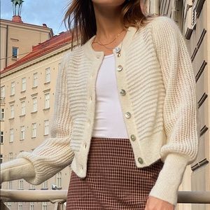 Aritzia Wilfred brand “Alessia” Cardigan